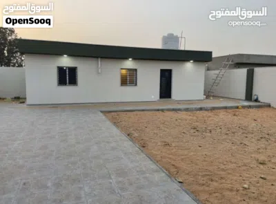 استوديو 50 متر ، على أرض 350 متر ،تبعد 800 متر يمين مثلث القيو ، مقسم أبوزريبة 3