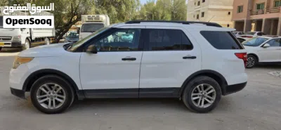 Ford Explorer Base 2