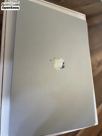 MACBOOK M5 Like new 3