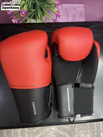 قفازات ملاكمة للبيع من شركة outshock decathlon غير مستخدم أبداً 2