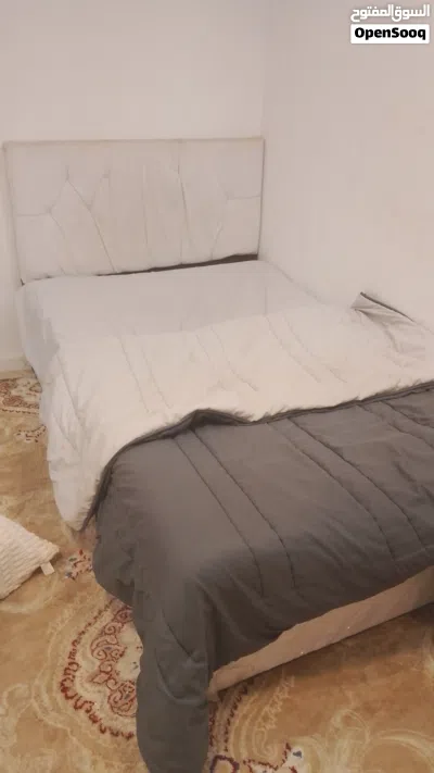 سرير مع فراش ارضي تركي 4 في خمسه مع ستاره. مع تسريحه 2