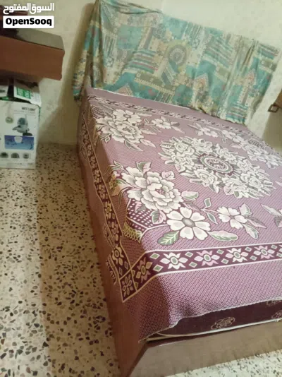 سرير في حالة الجديد للبيع مقاس 70&63 3