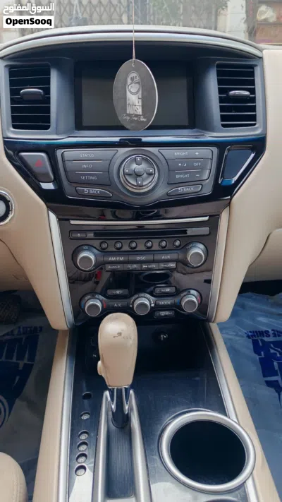 Nissan Pathfinder Standard 4