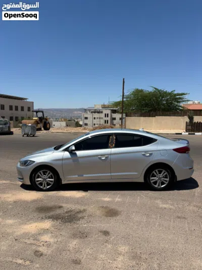Hyundai Elantra Sport 4