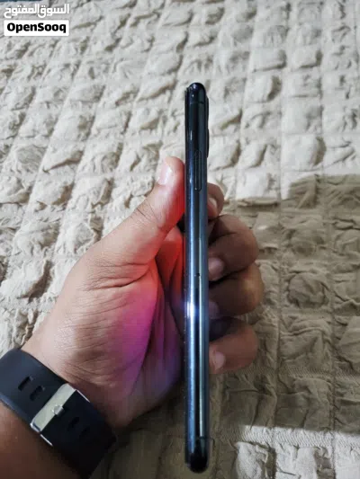 آيفون 11 pro max للبيع 4