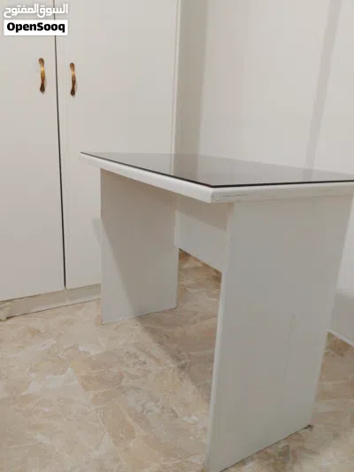 مكاتب دراسيه بحالة الوكالة بدون كراسي 3