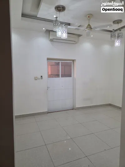 بيت للإيجار يتكون من 3غرف بحمامهن ومجلس بحمام وصاله كبيره وصاله طعام ومطبخ مطلوب 200 ريال 4