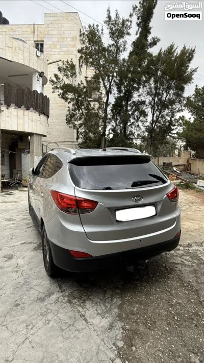 Hyundai Tucson GL Plus 2