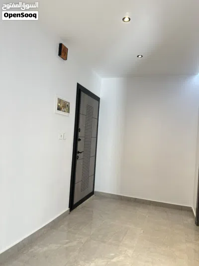 شقة للبيع في عمارات البكوش تشطيب ممتاز تطل على شارعين 2