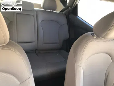 Hyundai Tucson SE 4
