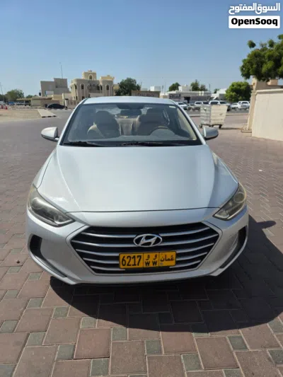 Hyundai Elantra Standard 2