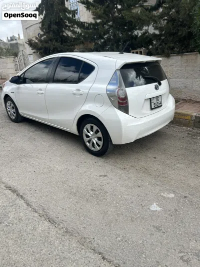 Toyota Prius Prius C 3