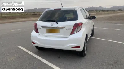 Toyota Yaris E 2