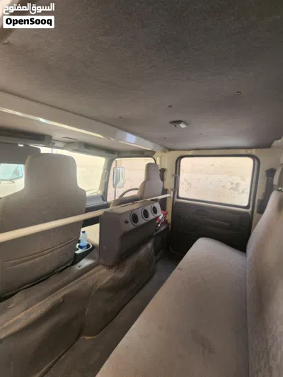 2024 Isuzu NPR Double-Cab Box truck 3