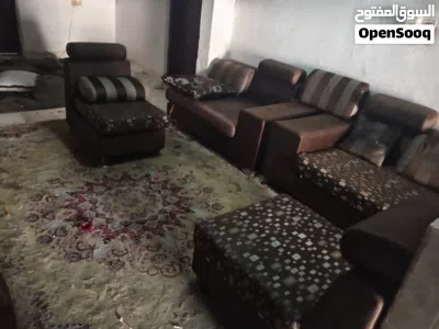 العنوان: طقم كنب (كورنر/متصل) فخم باللون البني بحالة ممتازة للبيع نص الإعلان: السلام عليكم ورحمة ال 2
