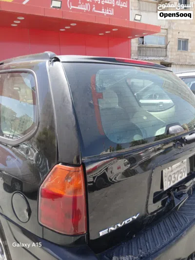 GMC Envoy Denali 2