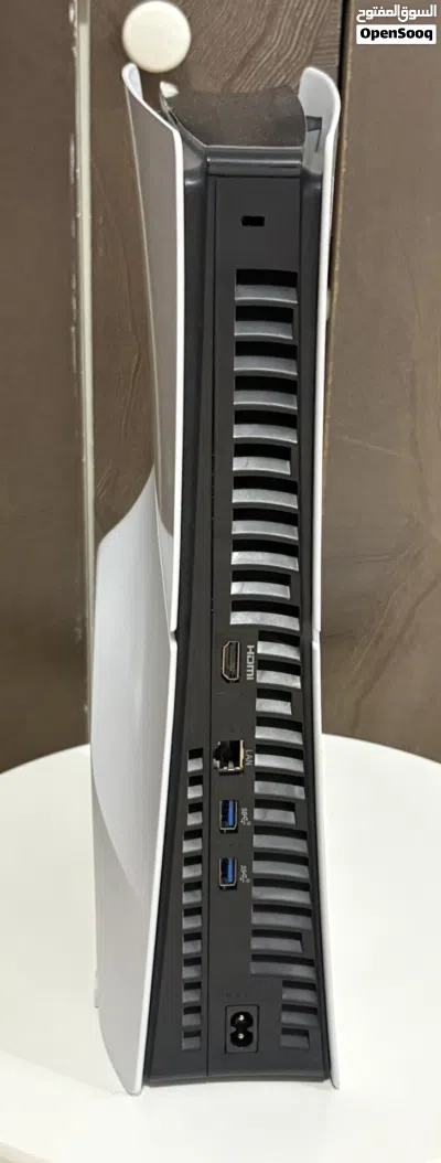PS5 Slim نسخة الأقراص + يدين أصليات نظيف وعلى الشرط 3