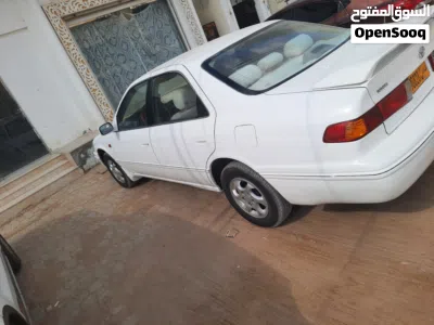 Toyota Camry LE 4
