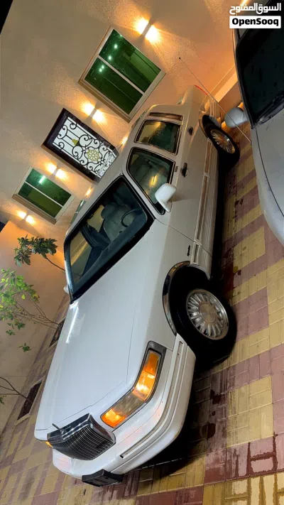Lincoln Town Car 4