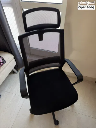 مكتب و كرسي دراسي للمنزل بحالة الجديد Desk and Chair almost new 2