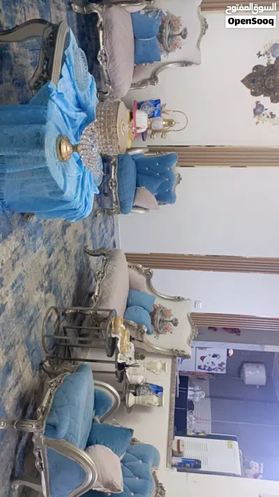 طقم كنب تسع مقاعد مصري نيو كلاسيك مع البرادي تفصيل مع السجاد مع طقمين طاولات بحال الوكاله 4