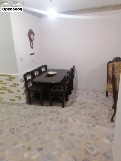 شقه سوبر للبيع بالزهور مقابل مجمع الجنوب بالاسكانات الجديده عمر البناء 12 سنه بس انسكنت سنتين 3