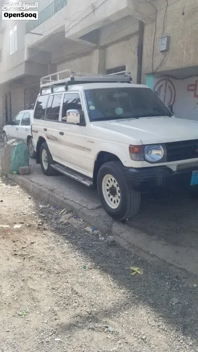 Mitsubishi Pajero Standard 2