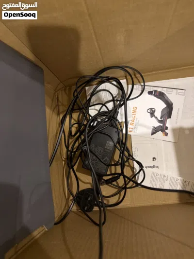 Logitech G920 with Drive Force Shifter and all necessary wires. 3