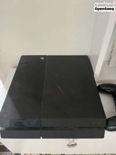 بلستيشن 4 نضيف مستعمل عيب واحد فقط مدخل HD يبي تصليح معاه يدين وحده اصليه وحده درجه اولى و فيفا 23 2