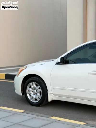 Nissan Altima S 4