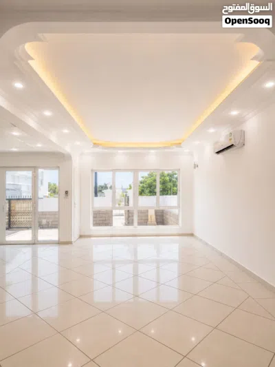 فيلا للايجار في العذيبة/Villa For Rent in Al Azaiba 3