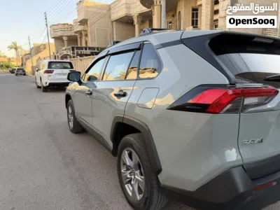 Toyota RAV 4 XLE 2