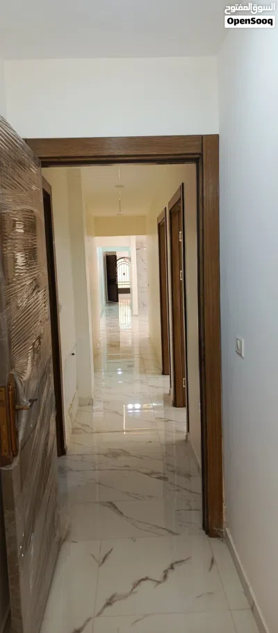 شقة للبيع في الزرقاء الجديدة جديدة لم تسكن معفية من رسوم التنازل متوفر طابق اول مساحتها 170م 4
