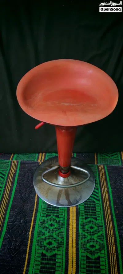 كرسي مطبخ بحالة ممتازة للبيع بسعر 10د عنوان عمان الهاشمي الشمالي 3