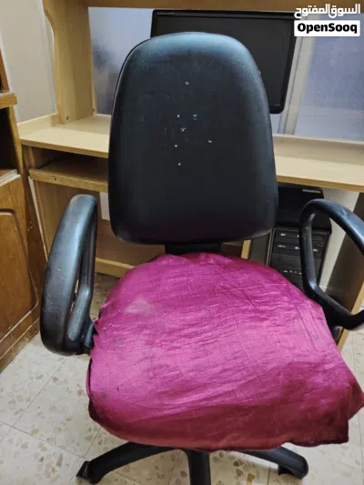 طاولة كمبيوتر وكرسي 2