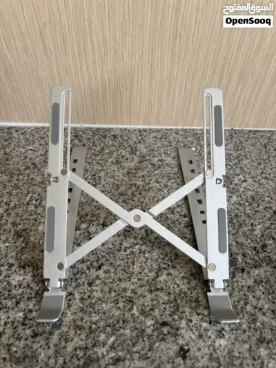 MacBook Air M4 15 inch 2025 same like new.20 battery cycle only! Free clear case and stand 4