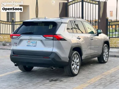 Toyota RAV 4 XLE 3