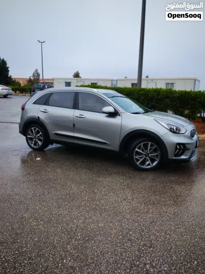 Kia Niro EX Touring 3