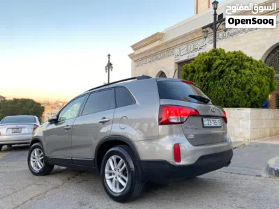 كيا سورينتو Standard 3