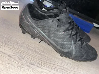 حذاء رياضي من شركة Nike أصلي مقاس 45 أوروبي 11 أمريكي والسعر قابل للتفاوض 2