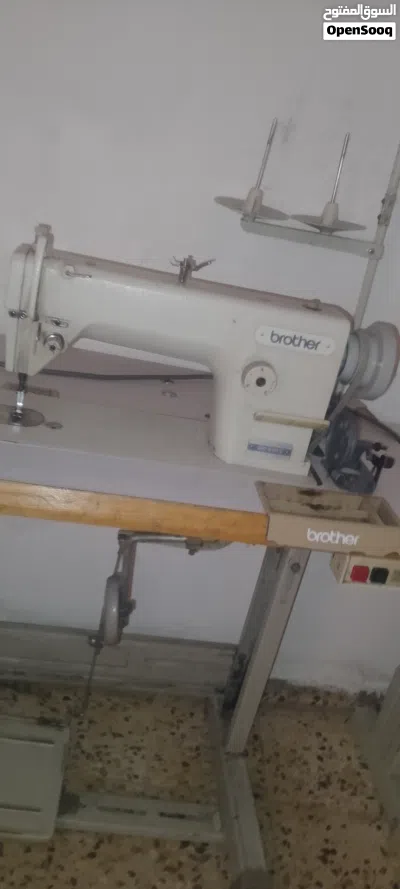 ماكينات خياطة صناعية للبيع (ماكينة أوفرلوك Yamato + ماكينة درزة Brother) بحالة ممتازة 4