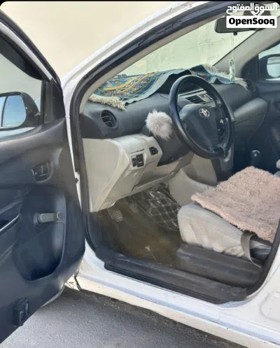 Toyota Yaris Y 2