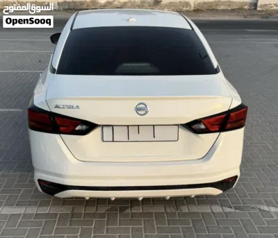 Nissan Altima Standard 2
