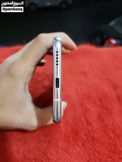 هاتف ال جي V30 4