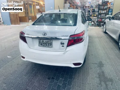 Toyota Yaris E 4