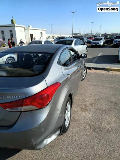 Hyundai Elantra Limited 3