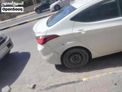 Hyundai Elantra Standard 3