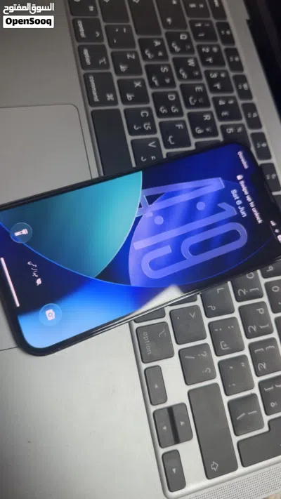 I phone 13 pro Ocean blue 10/10 Scratch less 2