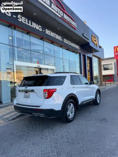 Ford Explorer Base 3