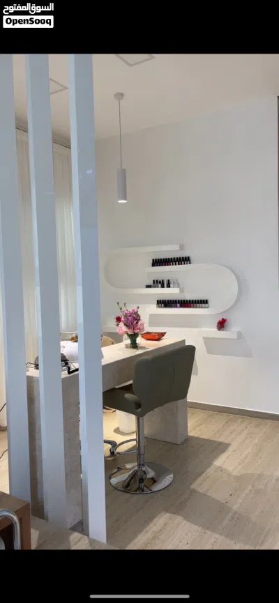 صالون فخم للبيع في شارع الموج Luxury salon for sale at the wave road 3